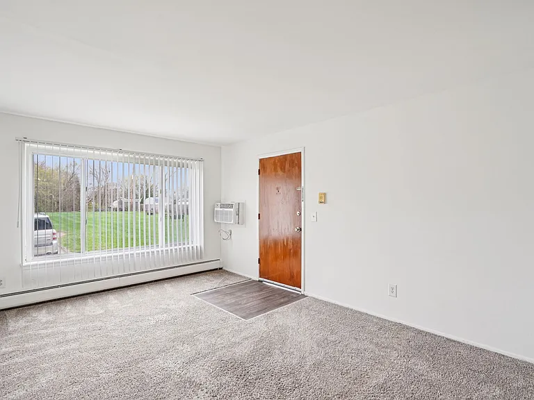 Outer Drive Manor Apartments — Photo 38
