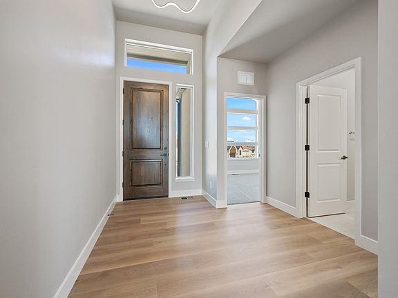 5th image of 2279 Holy Cross Ct