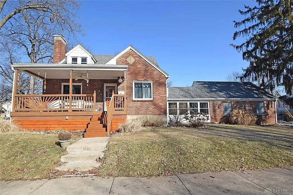 3 bed, 1222 sqft, $1,995 — Photo 1