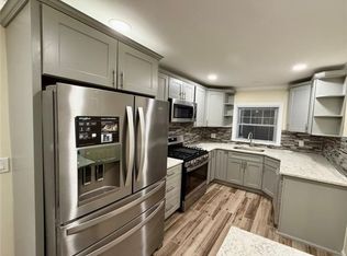 113 Carroll Ave, Valley Stream, NY 11580