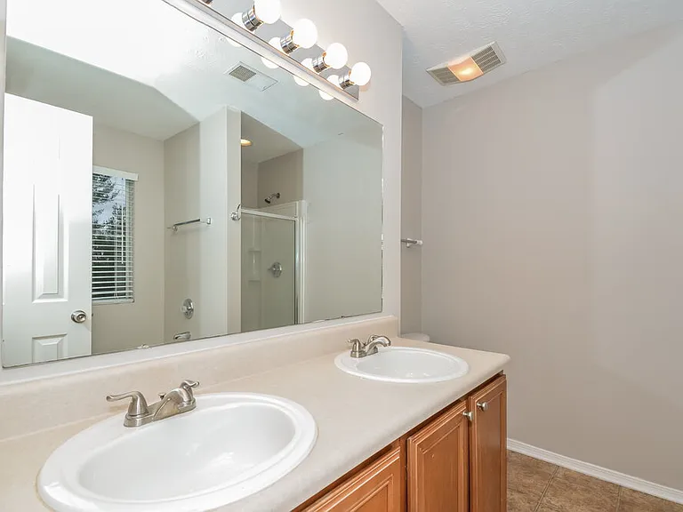 2653 Sutherland Dr — Photo 10