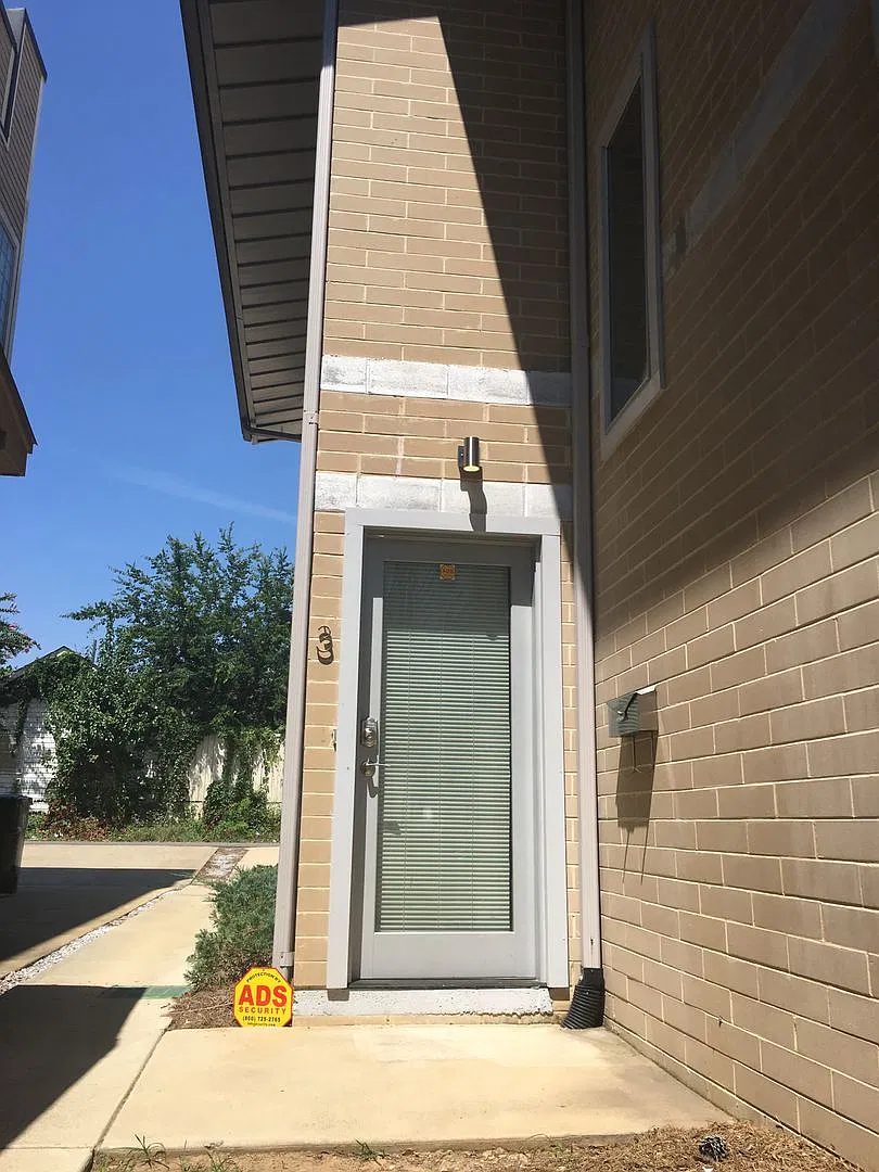 1016 Oak Ave — Photo 2