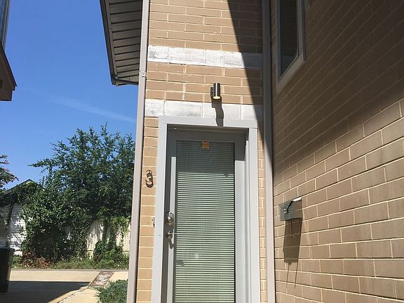 2nd image of 1016 Oak Ave #4B-4Ba-1700Sqft