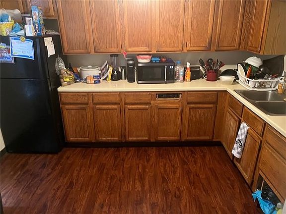 4th image of 220 Langley Ave
