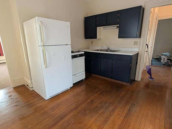 4th image of 145 Center St