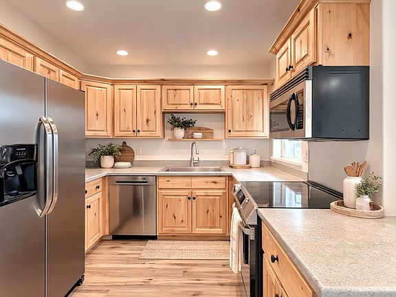 4th image of 2515-450 S Point #8