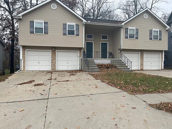 Large 3 Bedroom 2 Full Bathroom 2 Car Garage unit. Large driveway!