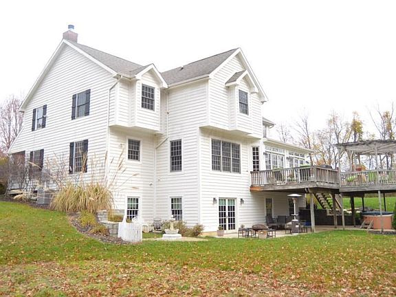 3rd image of 21 Meadow Wood Dr SW