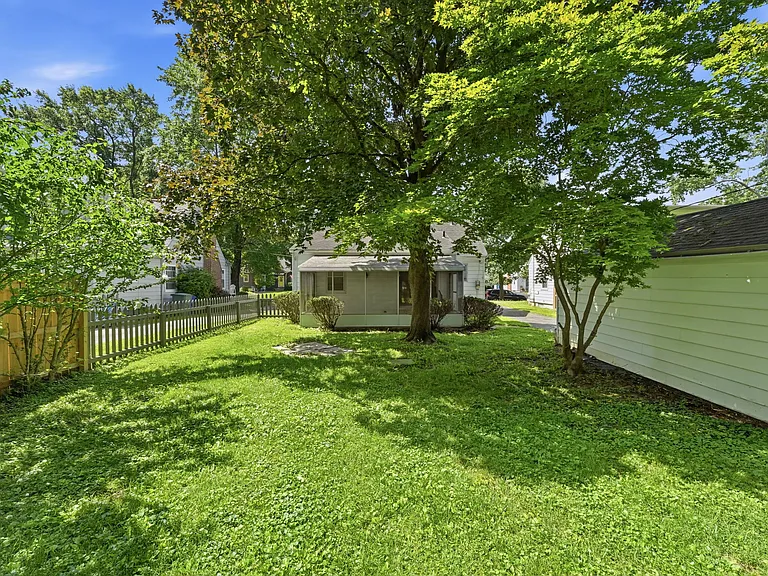 262 E Beaumont Rd — Photo 27