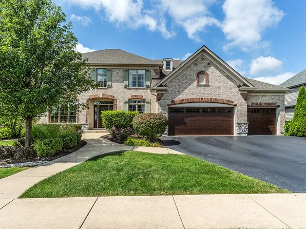 4N708 Blue Lake Cir E, St Charles, IL 60175