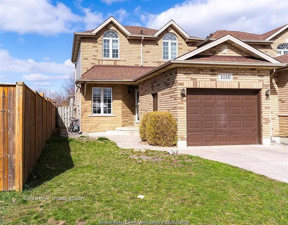 4 bed, 1.5 bath, $2,400 — Photo 2