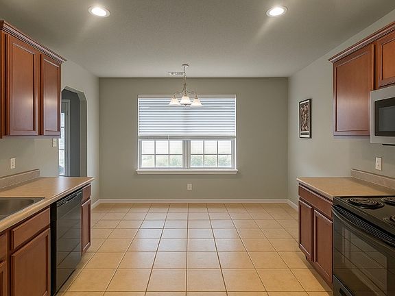 Kitchen & Eat-in Kitchen