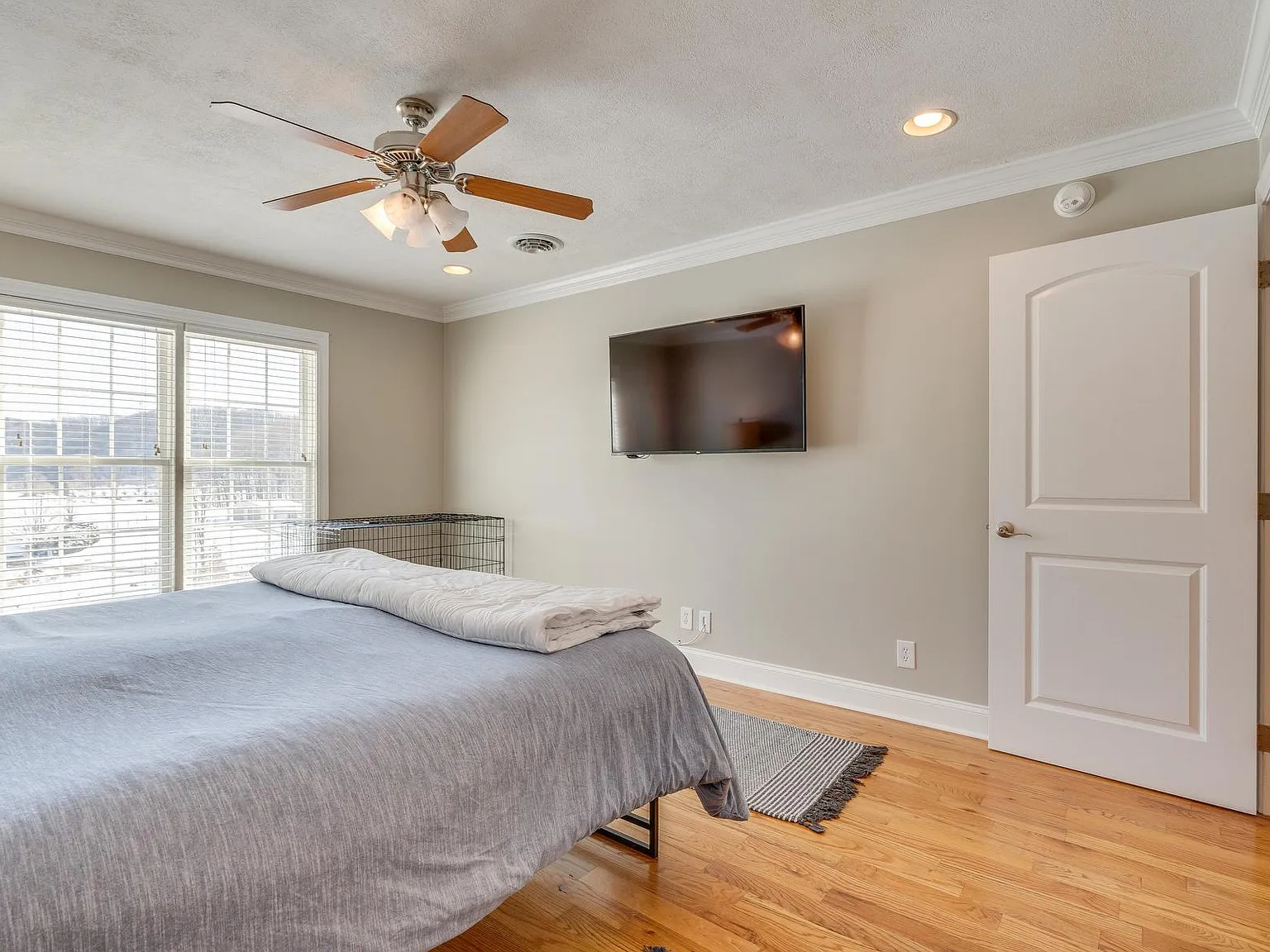 2 bed, 1882 sqft, $2,000 — Photo 2