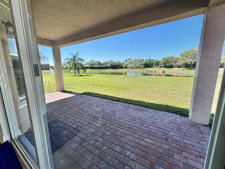 Patio /Lake View