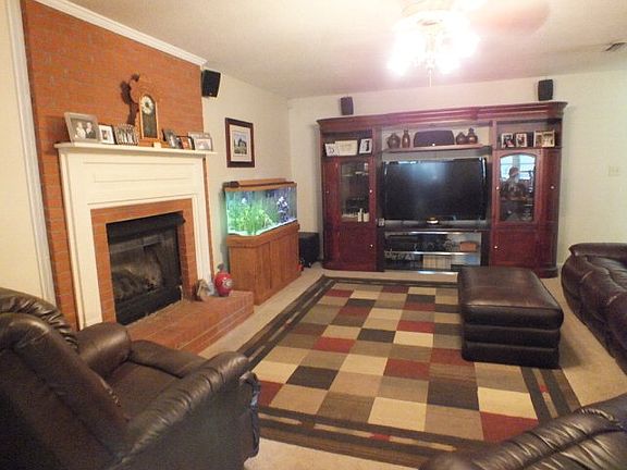 4th image of 320 Greenwich Dr