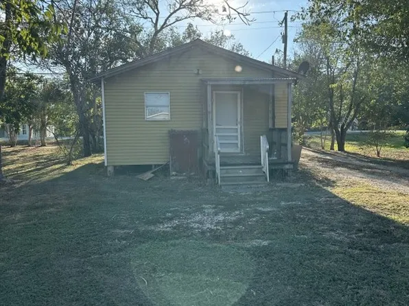 1126 Seydler St, Gonzales, TX 78629
