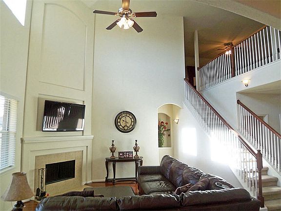 4th image of 10108 Chestnut Creek Way