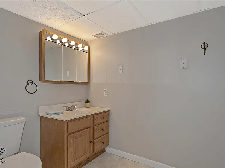 30W150 Foxboro Ct — Photo 28