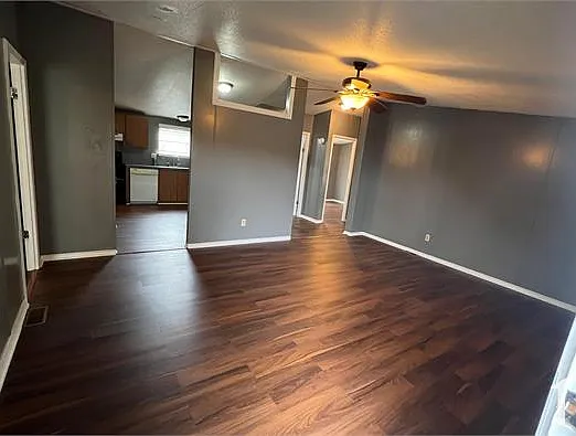 3 bed, 1093 sqft, $1,725 — Photo 1