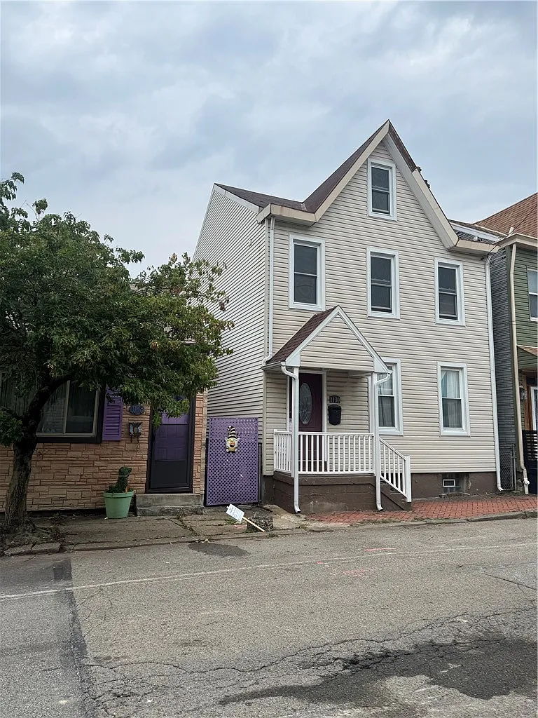 4 bed, 1.5 bath, 2606 sqft, $1,800 — Photo 2