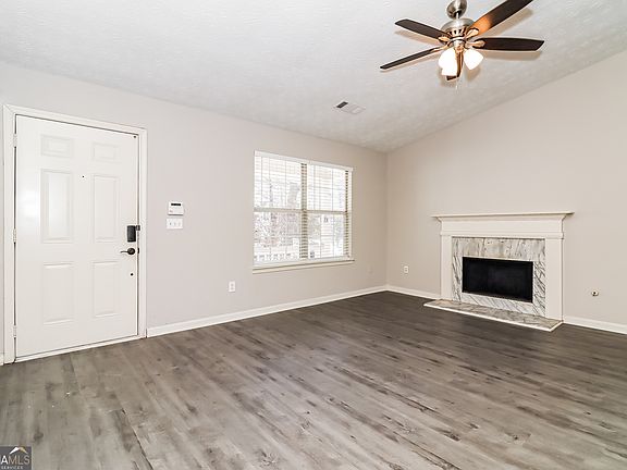 3rd image of 3936 Kenner Dr SW