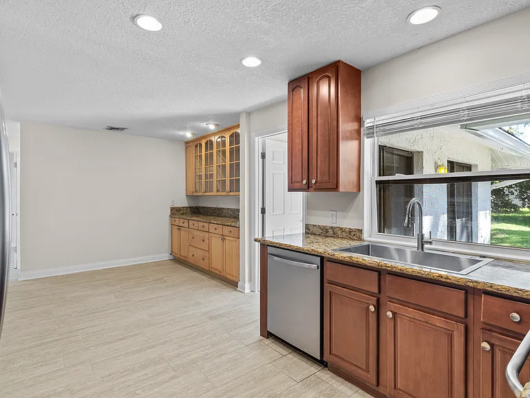 74 Sanchez Dr E — Photo 13