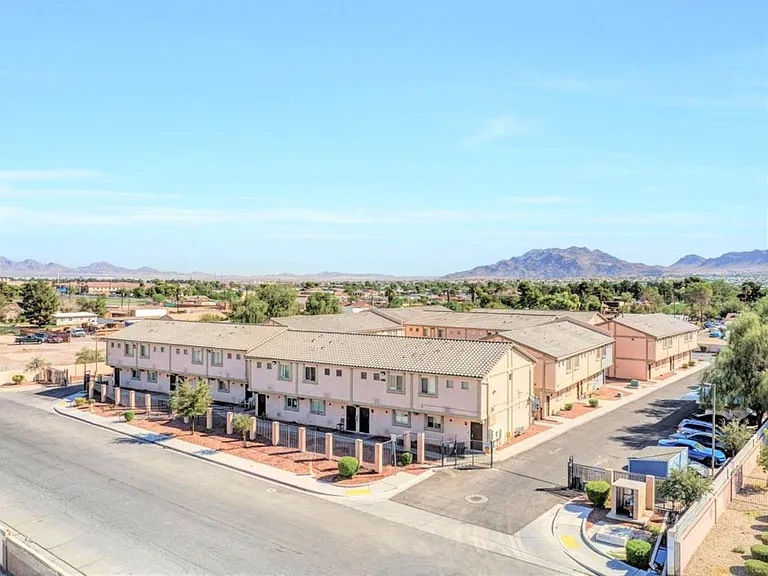 Large Renovated 3-Bed/2.5-Bath Townhomes at a Great Price with Covered Parking Included — Photo 20