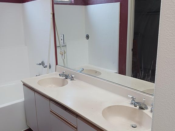 5th image of 168 S Long Beach Blvd #1