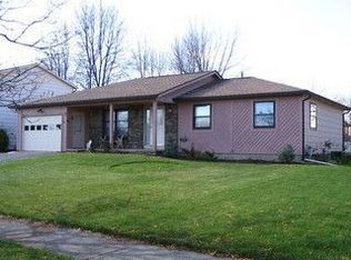 17 Foxshire Ln, Rochester, NY 14606