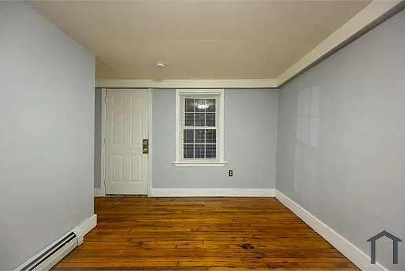 29 Humphreys St #2F