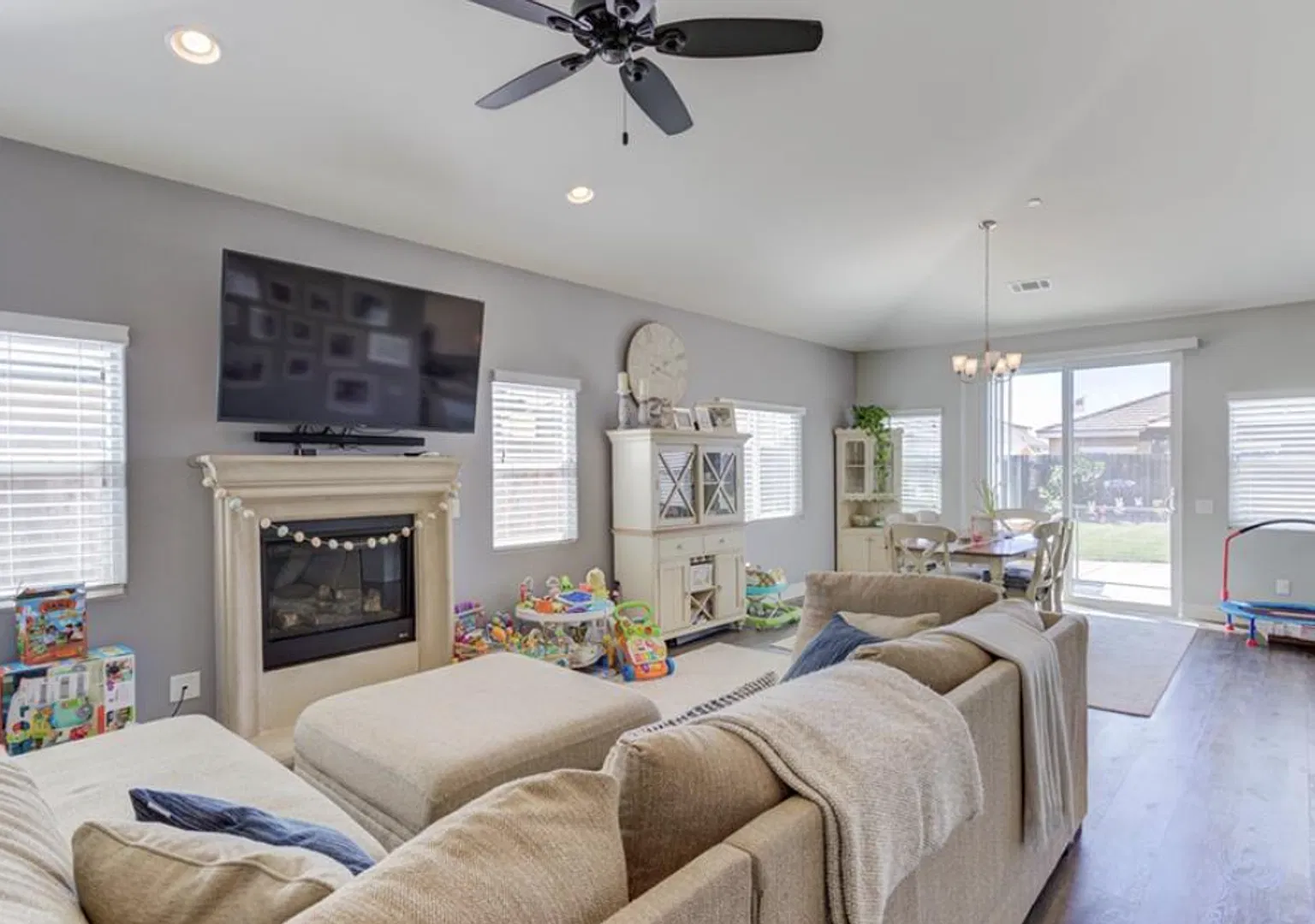 3-Bedroom + Office/Den and a Large Backyard in Legacy at La Ventana — Photo 3
