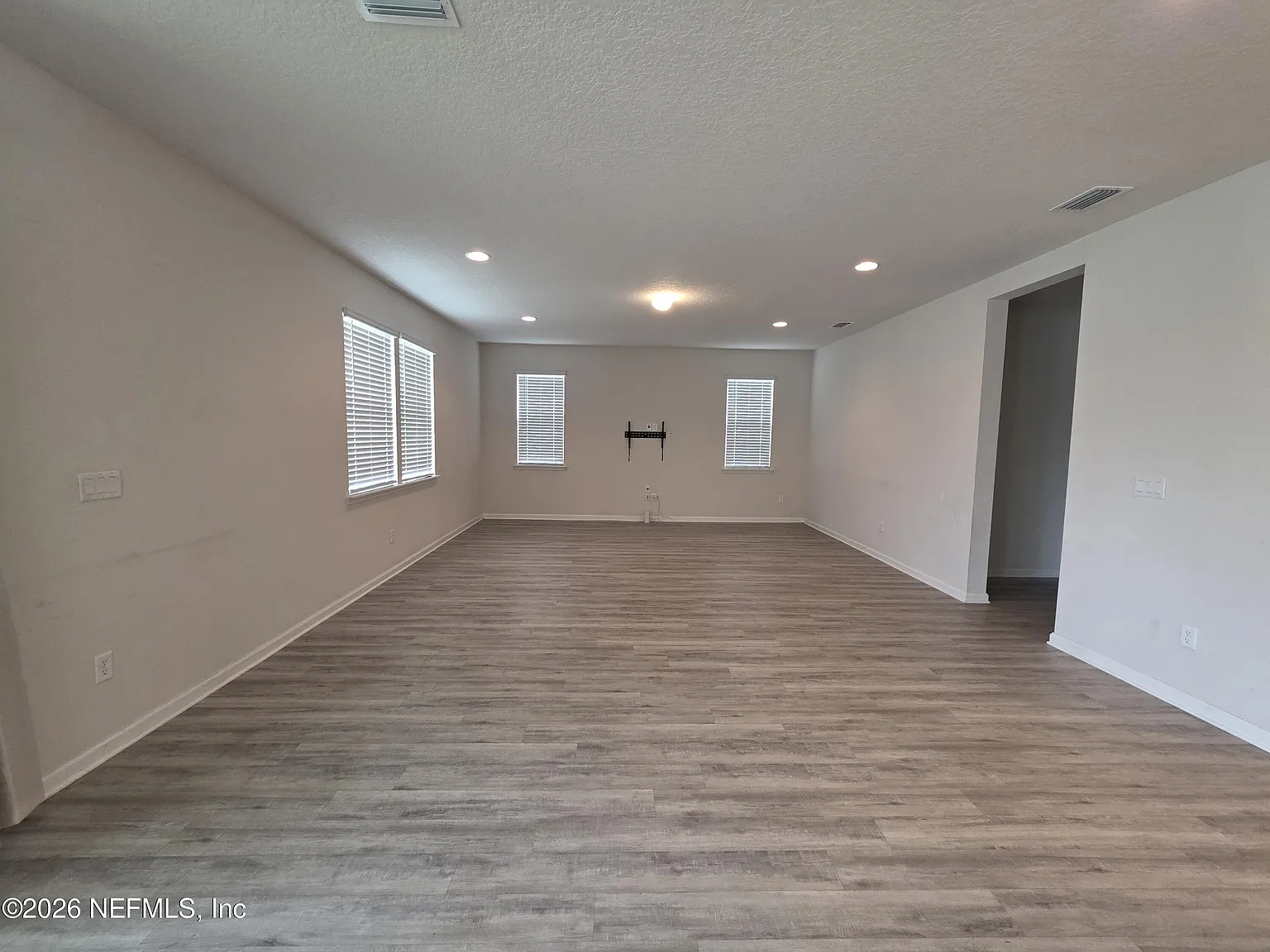 4 bed, 2.5 bath, 2649 sqft, $2,450 — Photo 3