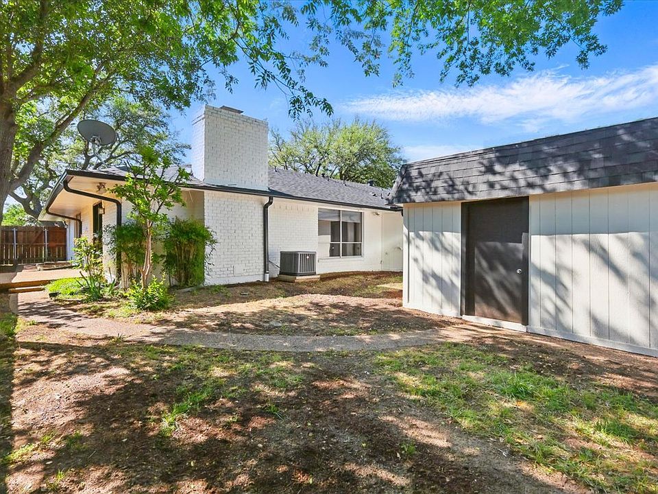 Backyard (Garage/Storage Unit)