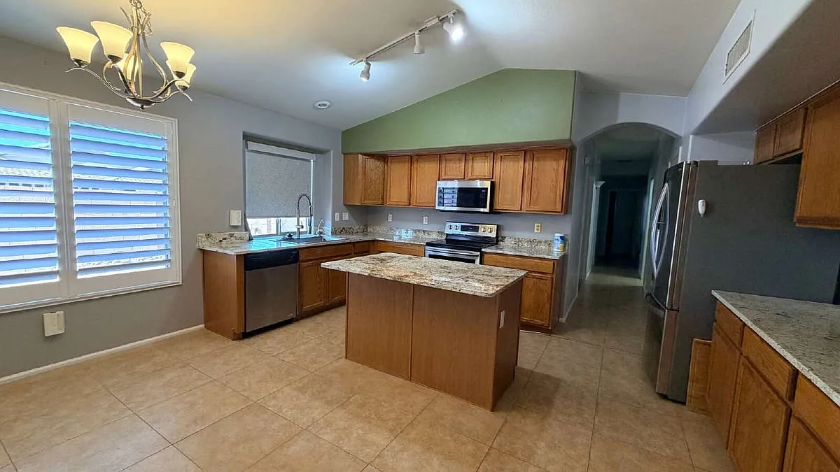 Building Photo - 21756 N Reis Dr