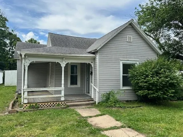 627 W Cherry St, Nevada, MO 64772