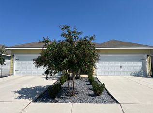 630 Grayson Ln, Seguin, TX 78155