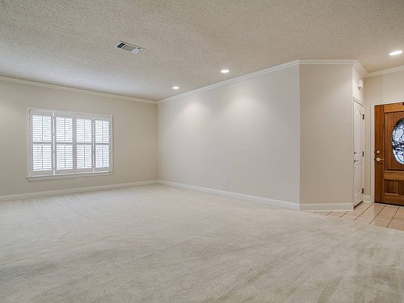 4th image of 19 Cheshire Ct