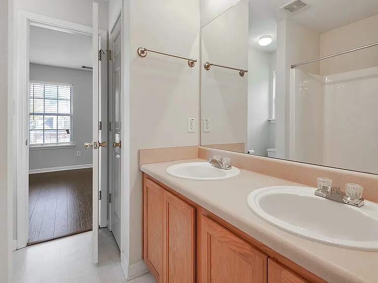 1947 Oakbluff Dr — Photo 17