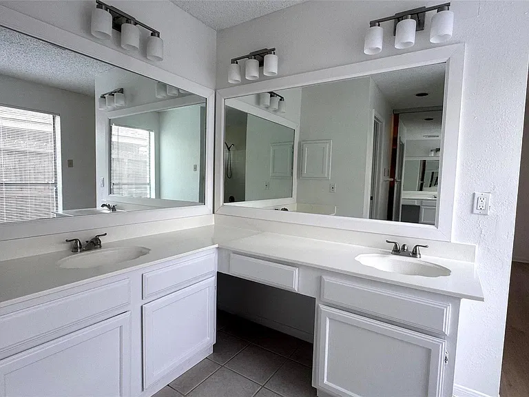 9826 Chiselhurst Dr — Photo 16