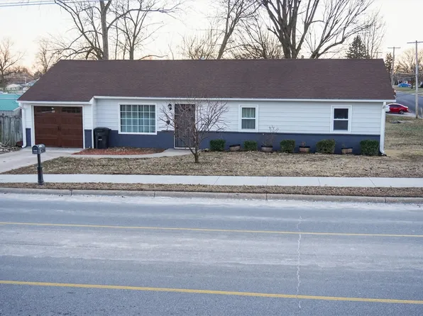6 E College St, Marshall, MO 65340