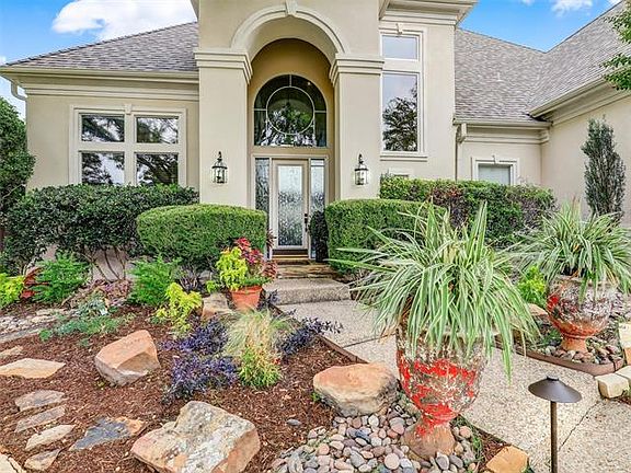 3rd image of 803 Lake Creek Dr