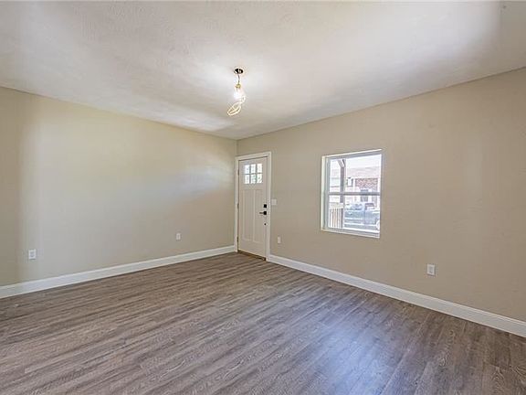 4th image of 406 Orchard Ave
