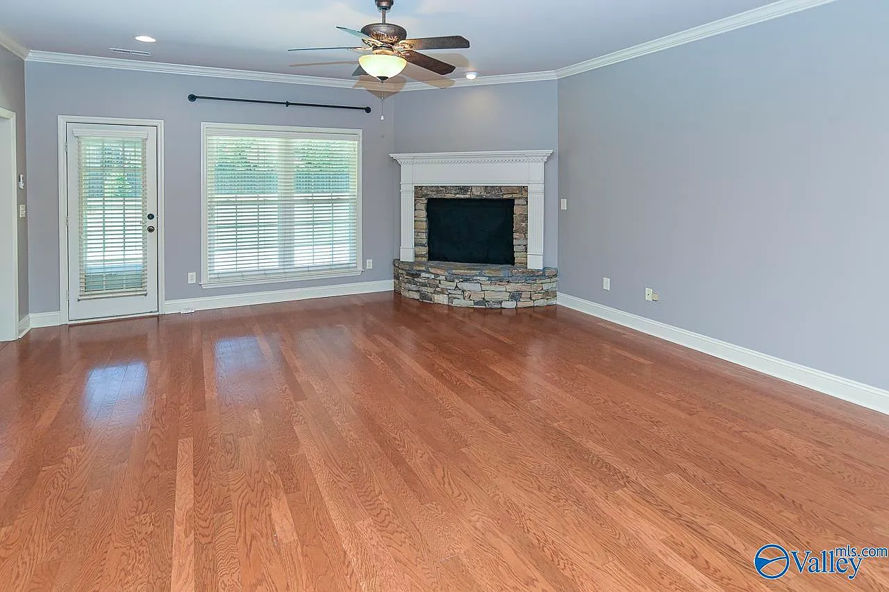 4 bed, 4.0 bath, 2587 sqft, $2,700 — Photo 2