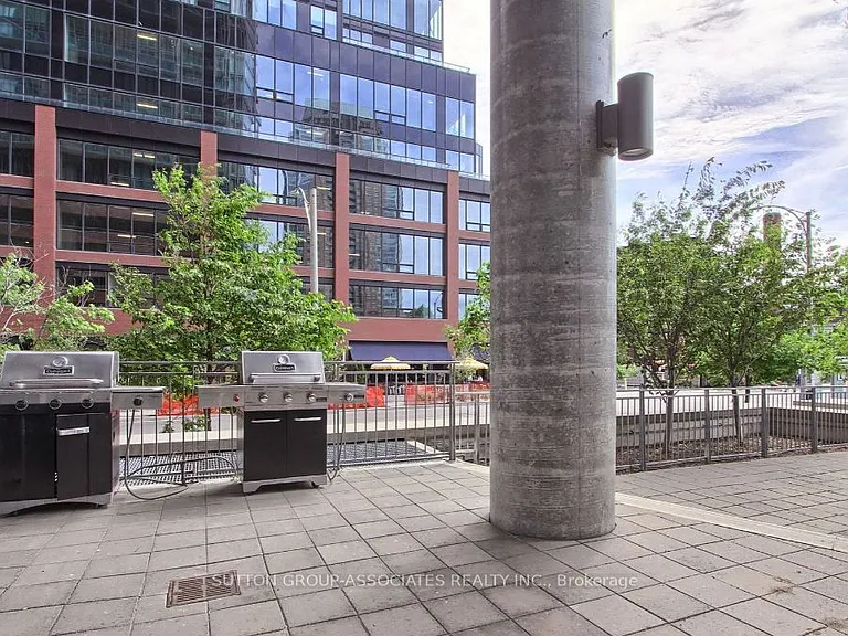 150 E Liberty St #508 — Photo 9