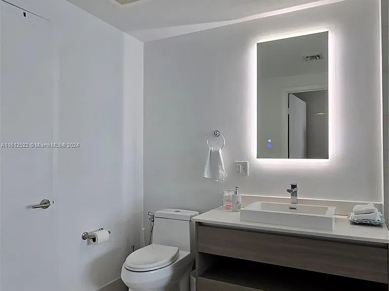 460 NE 28th St #602 — Photo 22