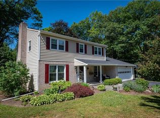 5 Hinchcliffe Dr, Newburgh, NY 12550