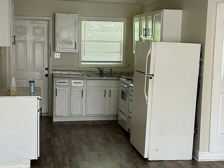 523 Cleveland St — Photo 3