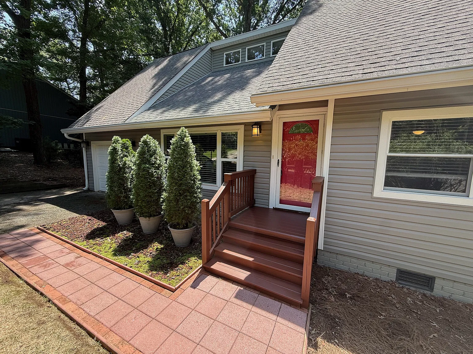 4 bed, 2110 sqft, $2,525 — Photo 2