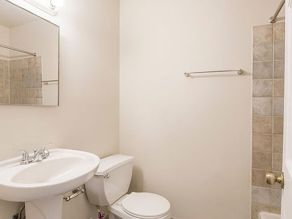 4th image of 3040 Pleasant Ave S #102