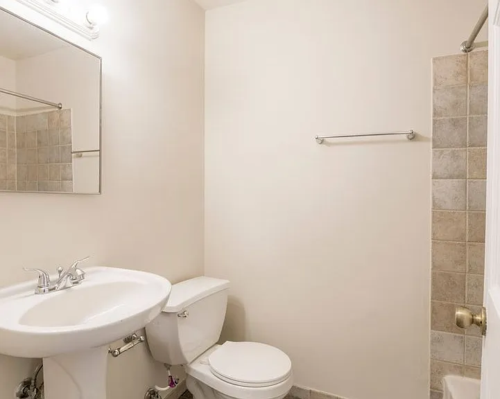 3040 Pleasant Ave — Photo 5
